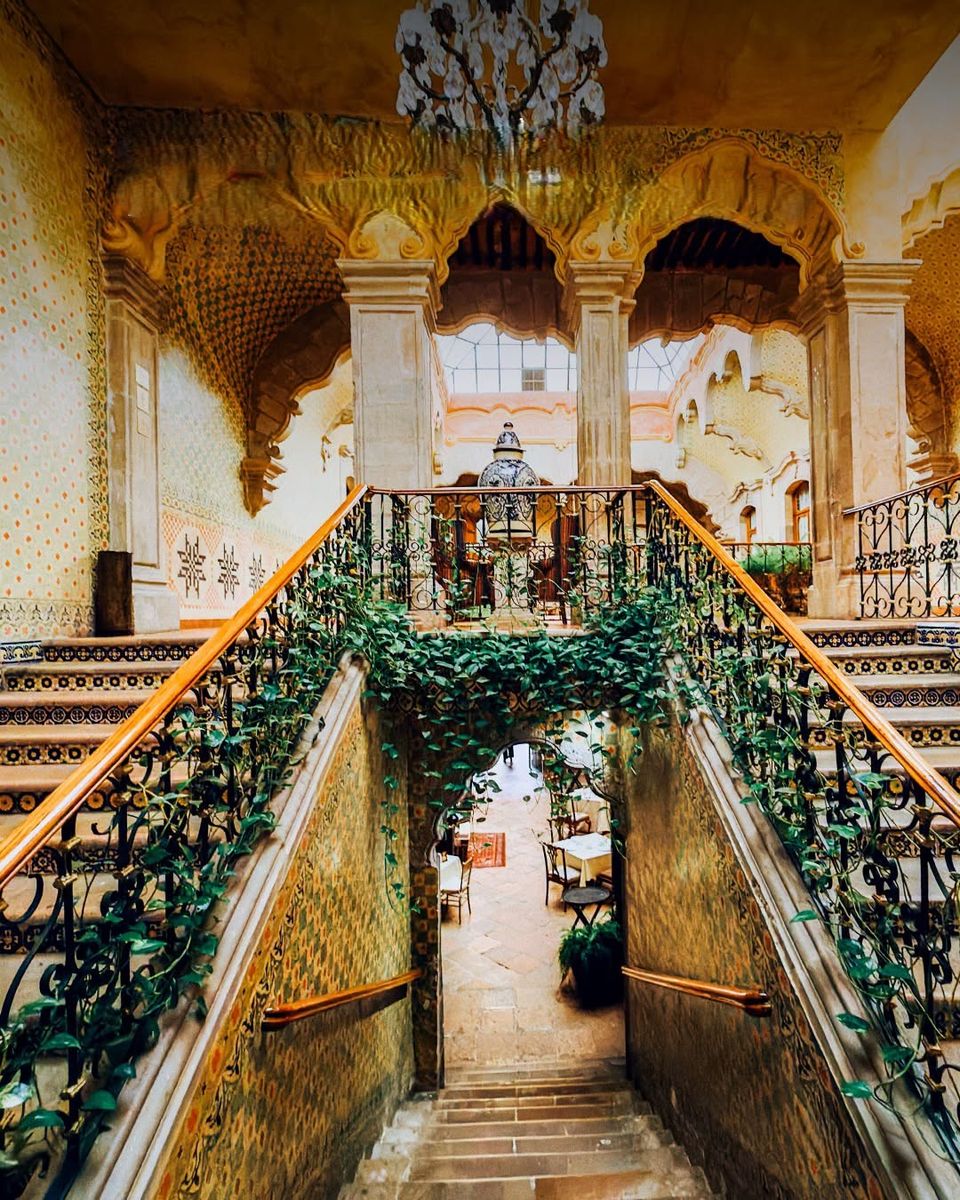 Patio y escalinata del hotel Casa de la Marquesa